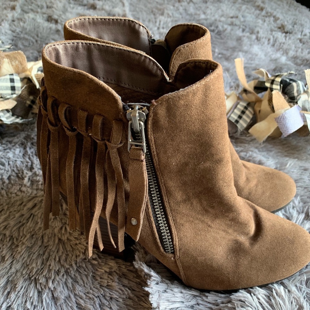 Breckelles Gail booties 4 inch heel